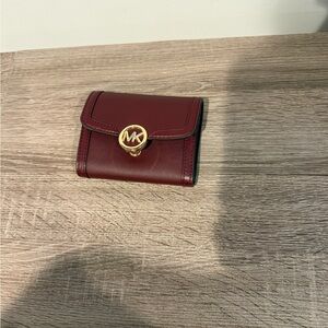 MICHAEL KORS LEIDA MEDIUM WALLET IN OXBLOOD BURGUNDY WINE